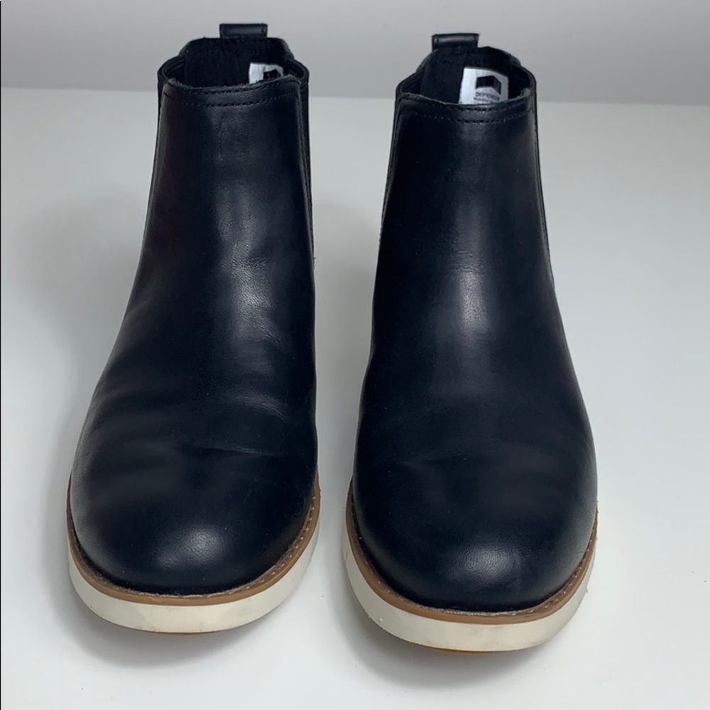 Black Timberland Lakeville Leather Chelsea Boots